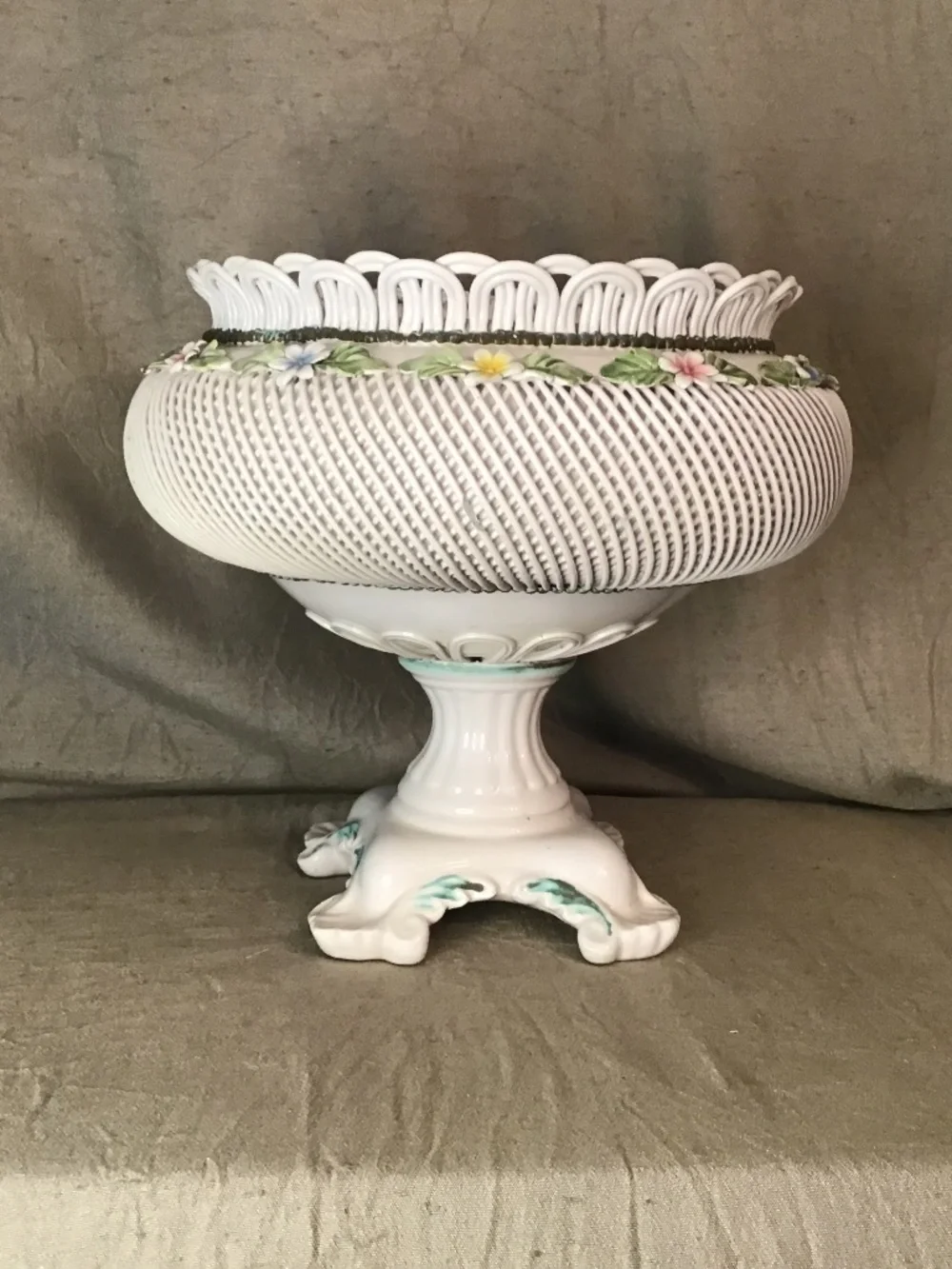 Vintage Capodimonte 70’s Ceramic Pedestal Centerpiece Bowl. 10” H